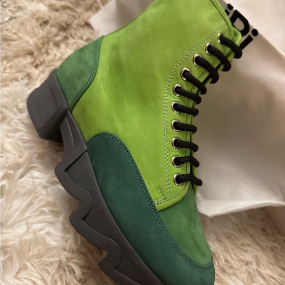 IRI Stylish Green Lace-Up Boots. - Picture 2 of 5